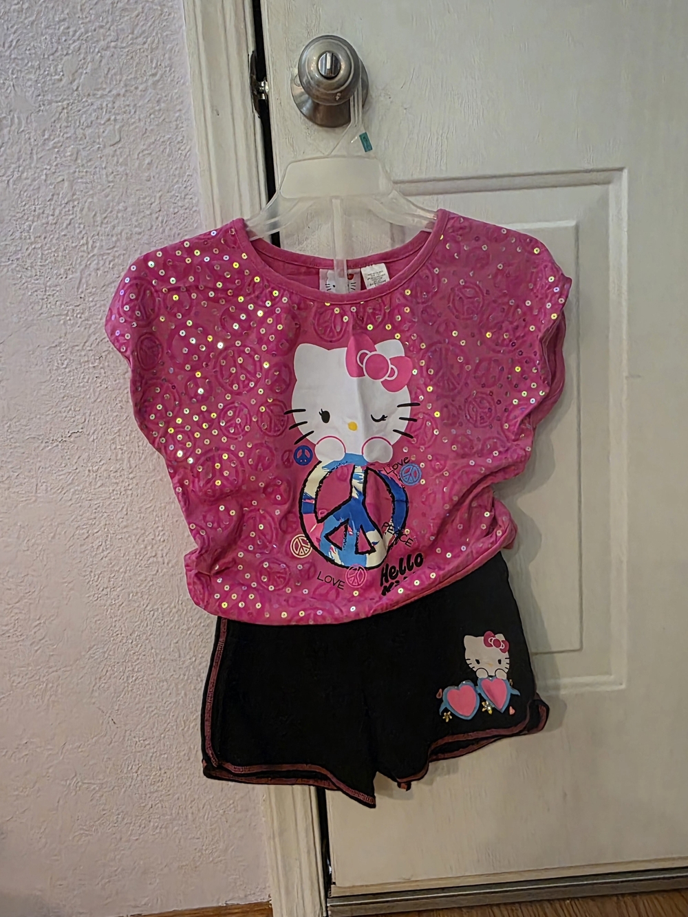 Hello Kitty Girlsb Size 10-12  Pink Sequin Matching Set - Top & Shorts